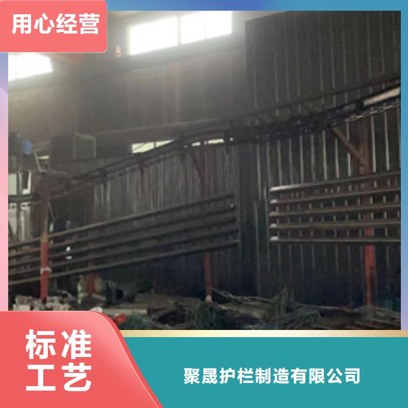 橋兩側的護欄型號齊全