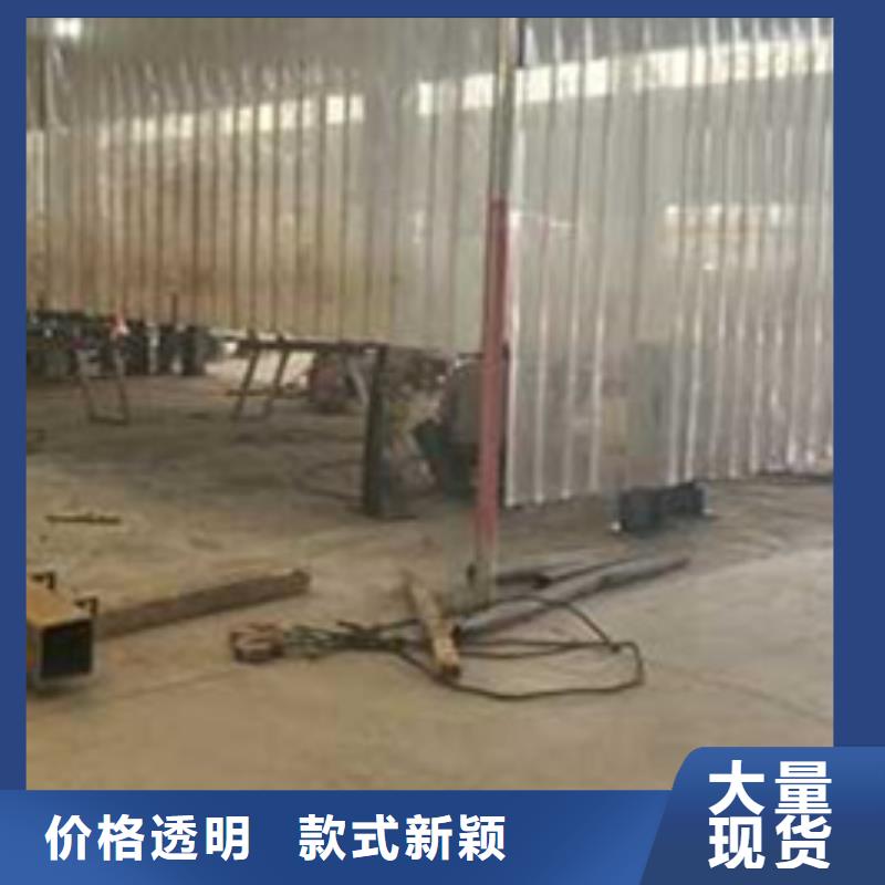 热销：钢结构防撞护栏厂家