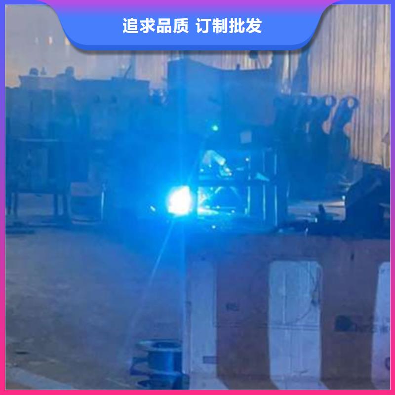  护栏质检合格出厂