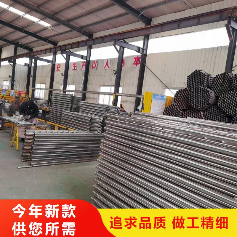 防撞護(hù)欄鍍鋅波形護(hù)欄用心制作
