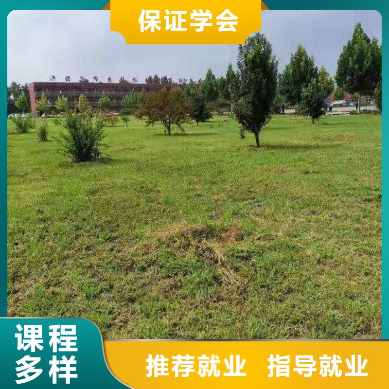 挖掘機(jī)培訓(xùn)學(xué)校挖掘機(jī)鉤機(jī)培訓(xùn)學(xué)校哪家好報名優(yōu)惠