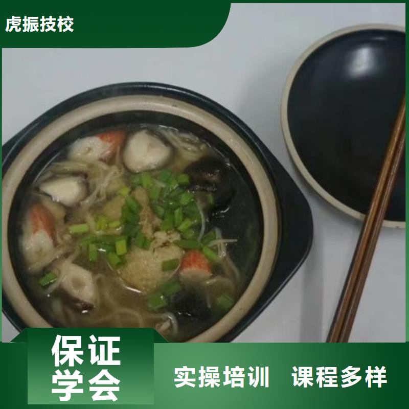挖掘機(jī)技校【虎振挖掘機(jī)學(xué)校】就業(yè)不擔(dān)心