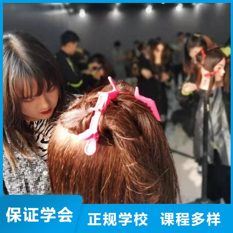 长沙市开福区一“90后”理发师坚持十年为一老人免费理发德信体育- 德信体育官方网站- 德信体育APP下载 DEXIN SPORTS