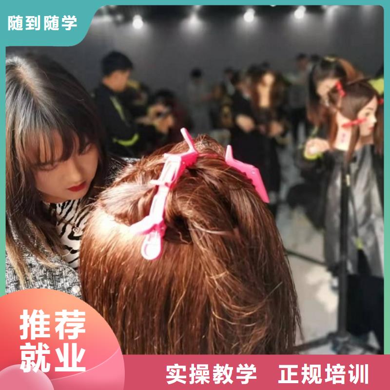 美發培訓學校哪里能學挖掘機課程多樣