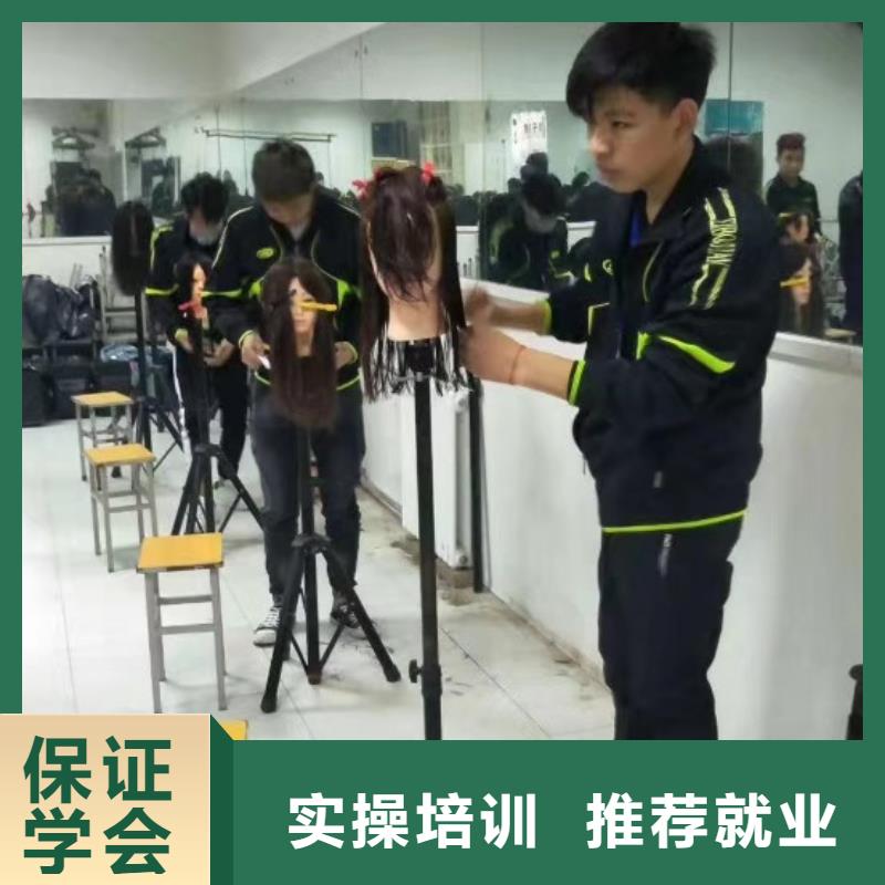 美發(fā)培訓學校學挖掘機鉤機學費多少錢報名優(yōu)惠