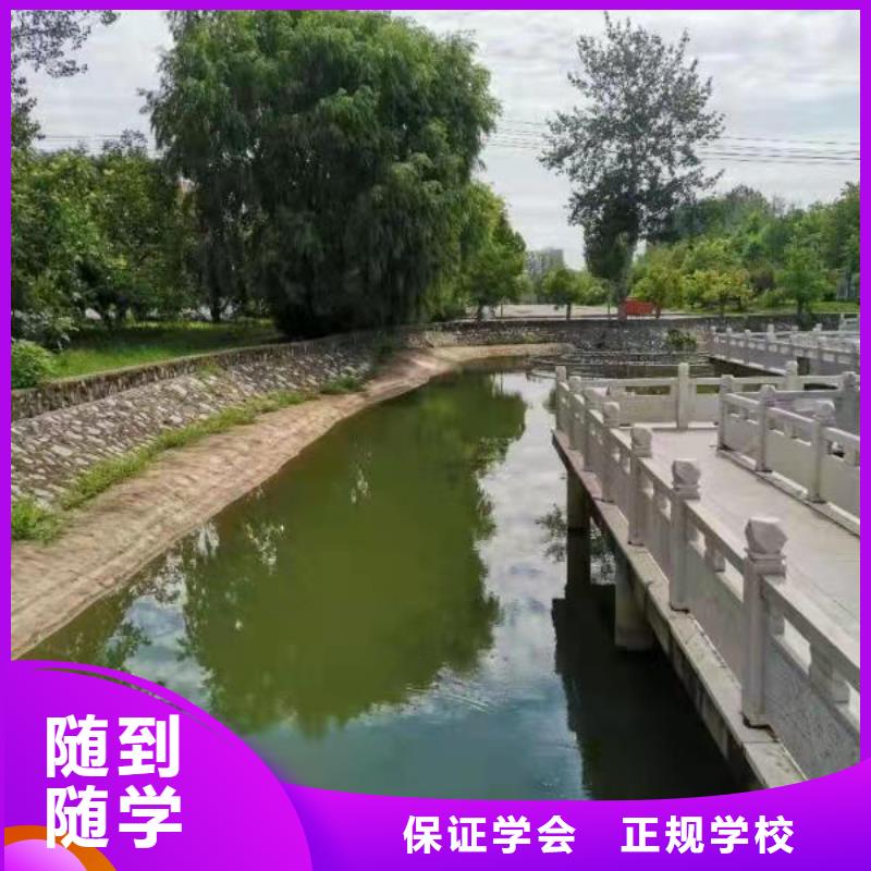 美發培訓學校哪里能學挖掘機課程多樣