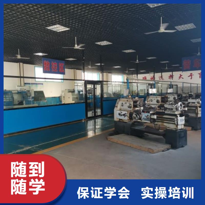 數(shù)控技校報(bào)名電話是多少初中學(xué)歷可以學(xué)嗎