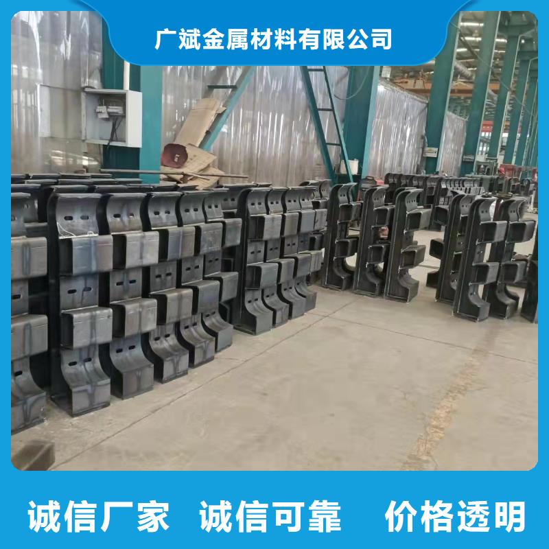 定做不銹鋼復合管河道護欄的當?shù)貜S家