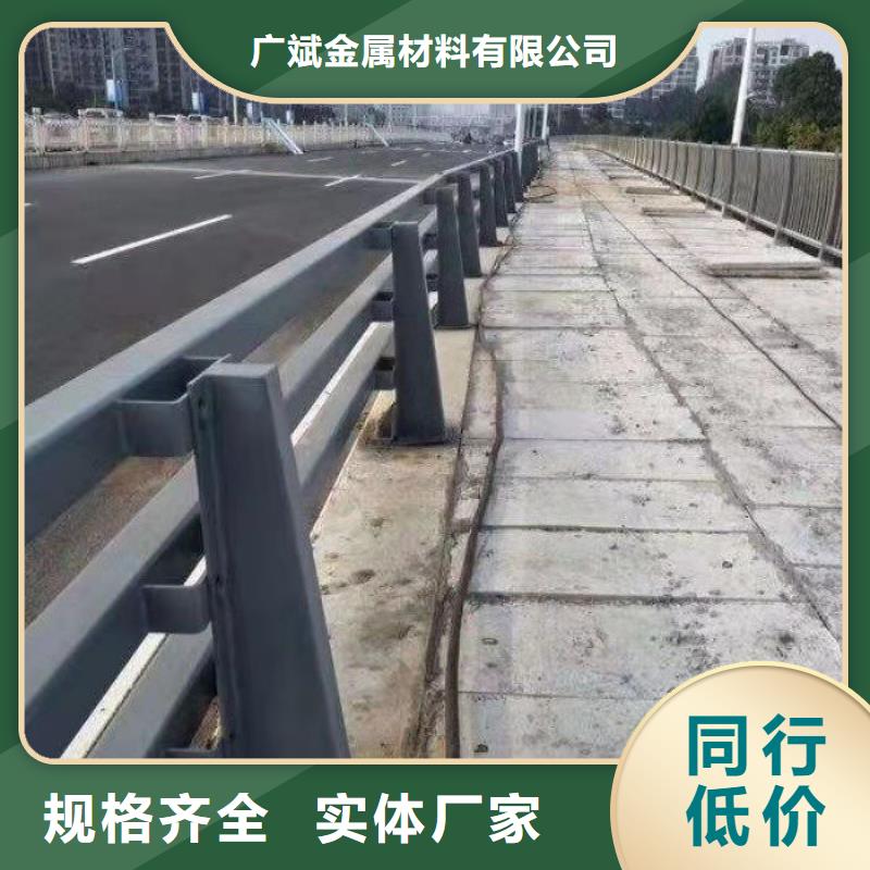 圓管防撞護欄廠家低價出貨