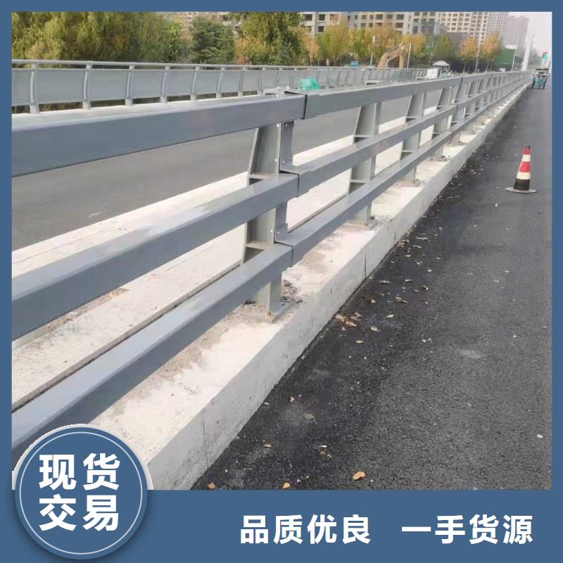 河道兩側(cè)防護欄足量供應(yīng)