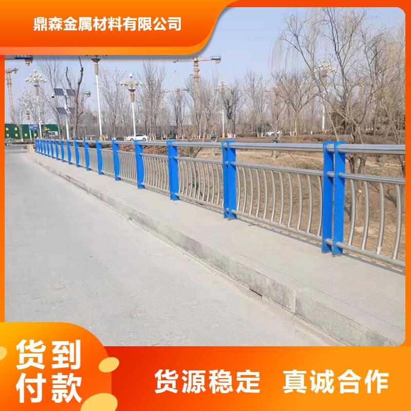 防撞護欄上的鋼管欄桿-廠家直供