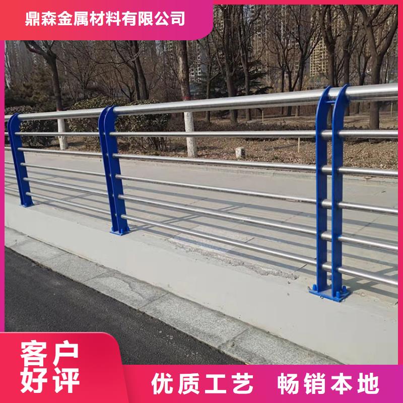 防撞護欄上的鋼管欄桿-廠家直供