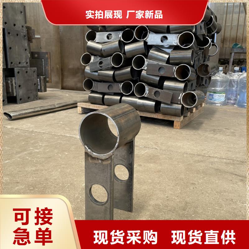 防撞復(fù)合管道路護(hù)欄現(xiàn)貨供應(yīng)