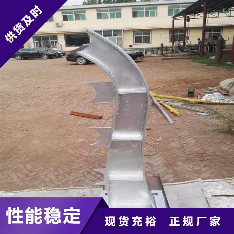 盧龍橋上的防撞護欄款式多樣