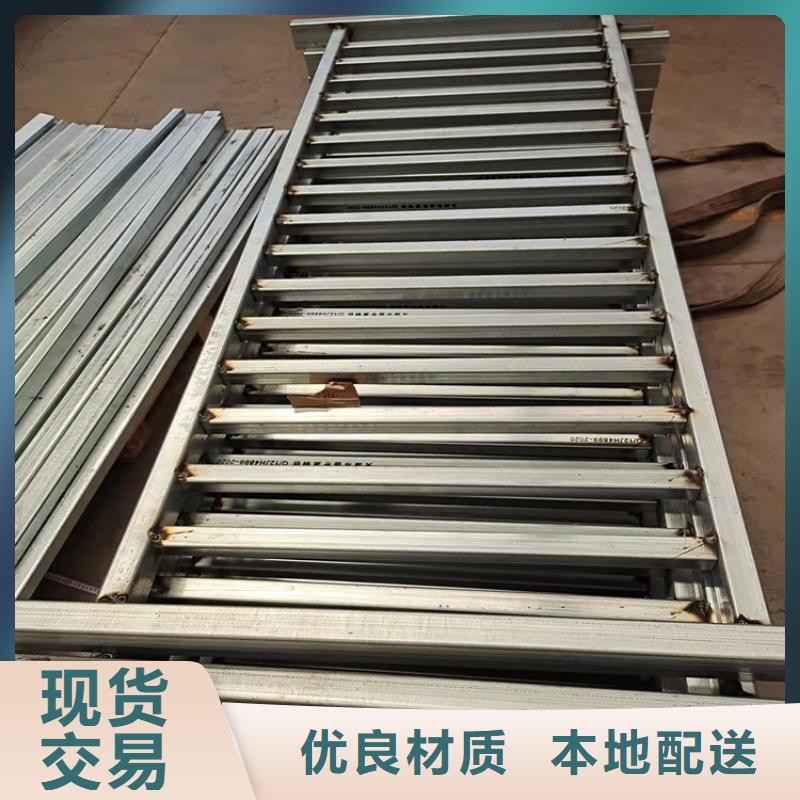 在銷售環波梁河道護欄的廠家地址