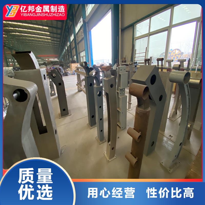 橋上的防撞護欄規格齊全