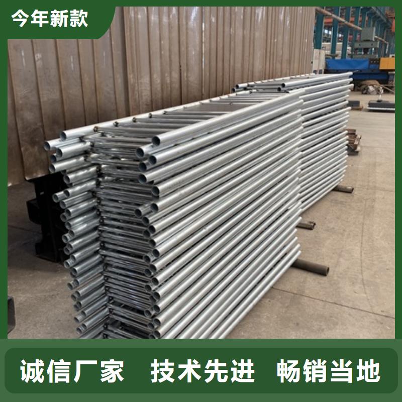 304不銹鋼碳素鋼復合管護欄施工圖片