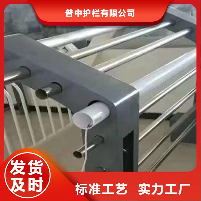 多年專(zhuān)注公路燈光護(hù)欄生產(chǎn)的廠家
