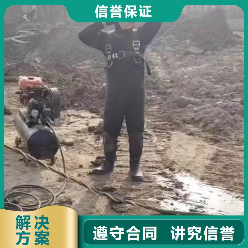 污水井潛水員水下清理一身邊的潛水隊伍