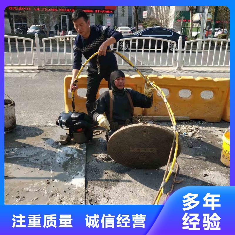 潜水员服务水下摄影专业团队