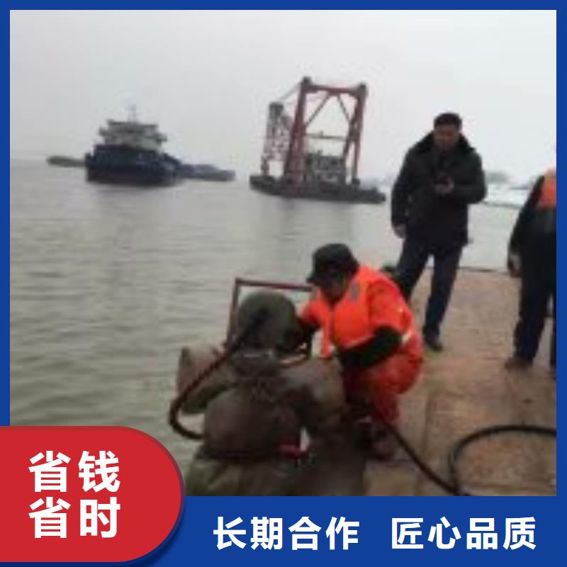 有污水池中堵水的潛水員-有污水池中堵水的潛水員高性價比