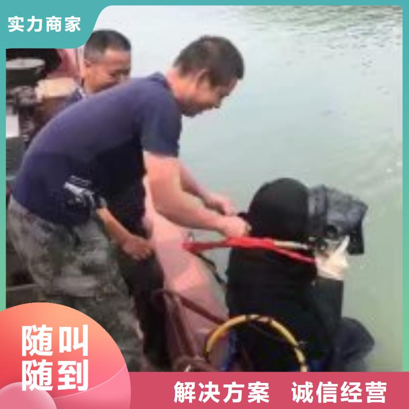 有污水池中堵水的潛水員-有污水池中堵水的潛水員高性價比
