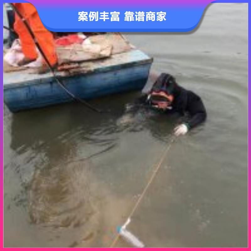 有污水池中堵水的潛水員-有污水池中堵水的潛水員高性價比