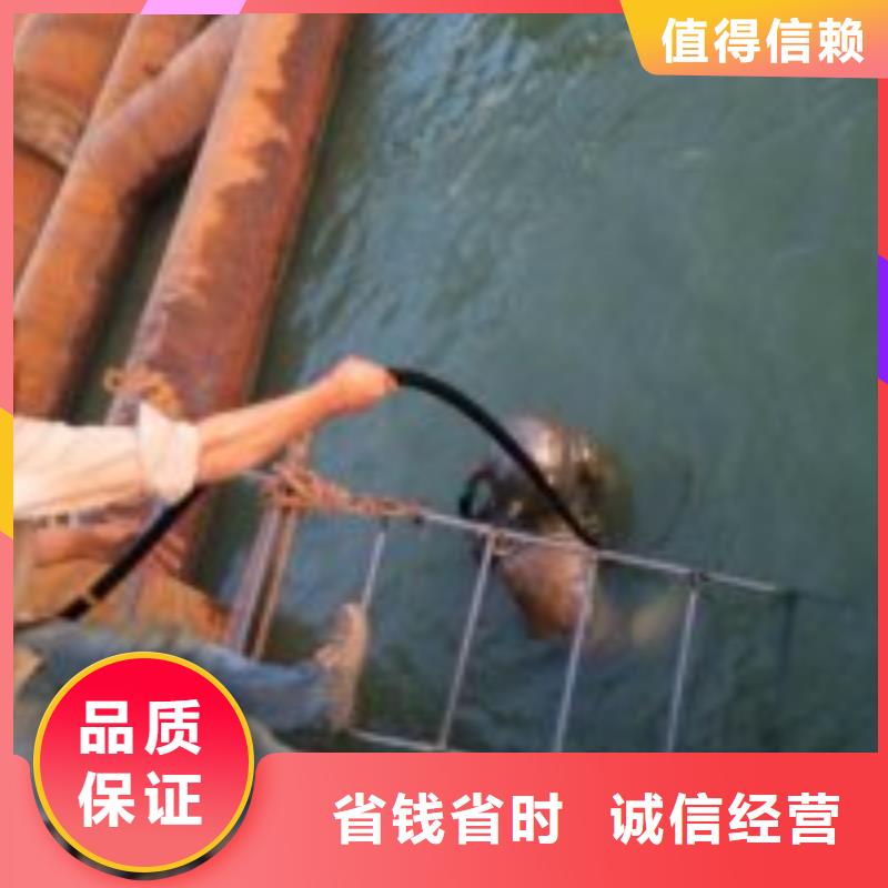 有污水池中堵水的潛水員-有污水池中堵水的潛水員高性價比