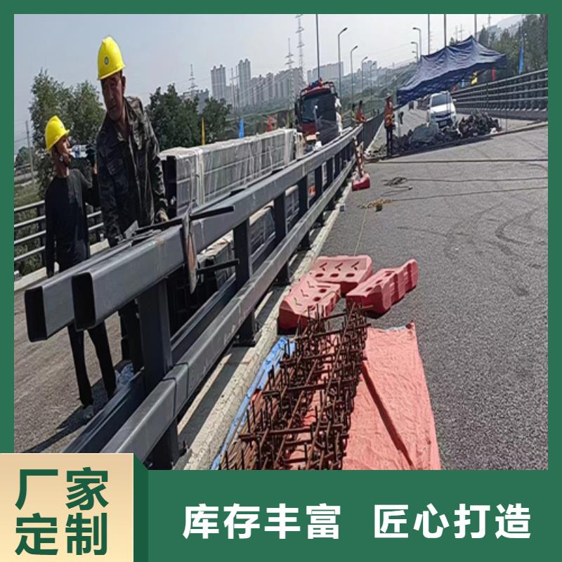 鍍鋅管仿木紋護(hù)欄源頭廠家