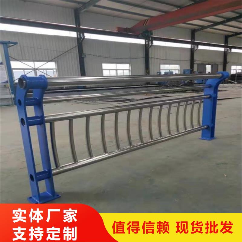 鍍鋅管仿木紋護(hù)欄源頭廠家