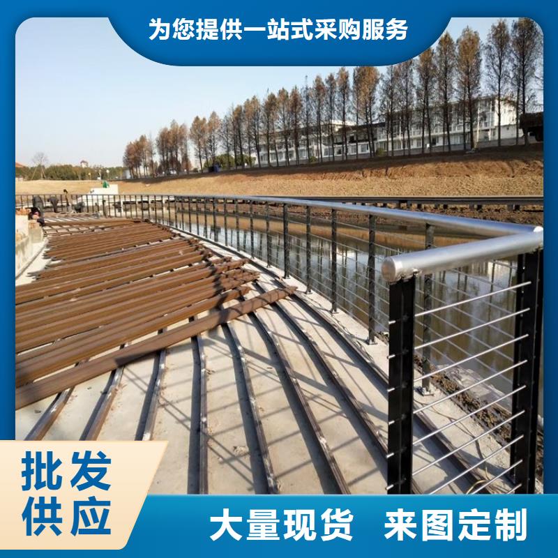 仿木紋鋼管景觀河堤欄桿來廠考察