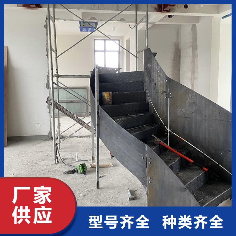 現(xiàn)代簡(jiǎn)約旋轉(zhuǎn)樓梯施工隊(duì)伍