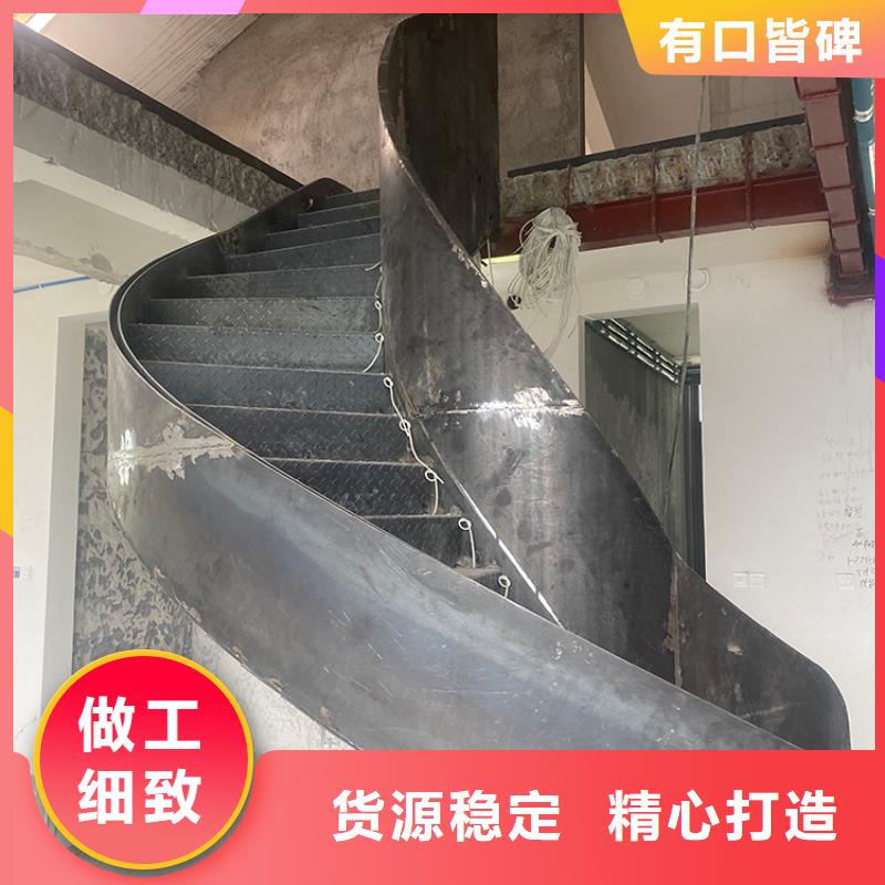 商場工裝弧形旋轉(zhuǎn)樓梯圖片