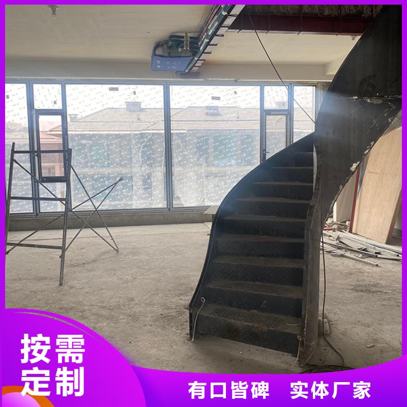 復式室內中柱旋轉樓梯定制你的樓梯