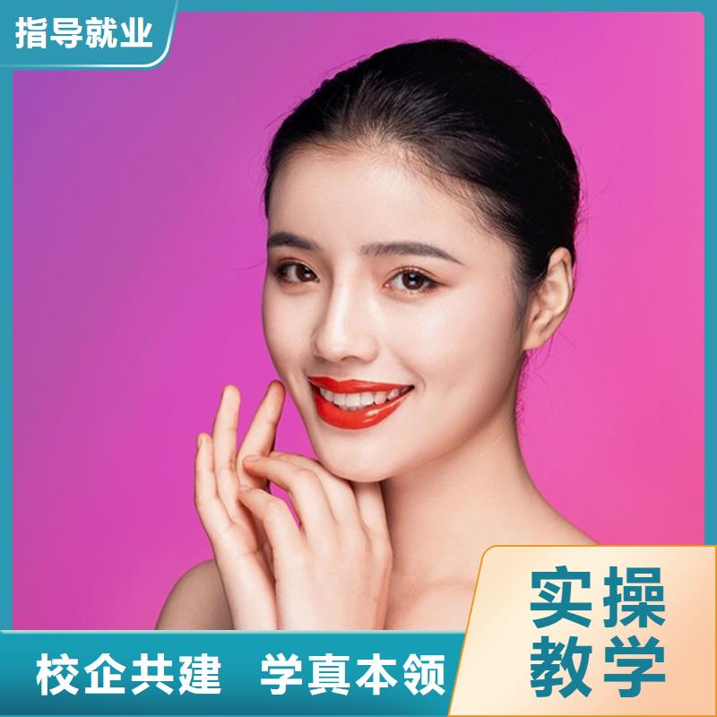 纹绣美发学校学真本领