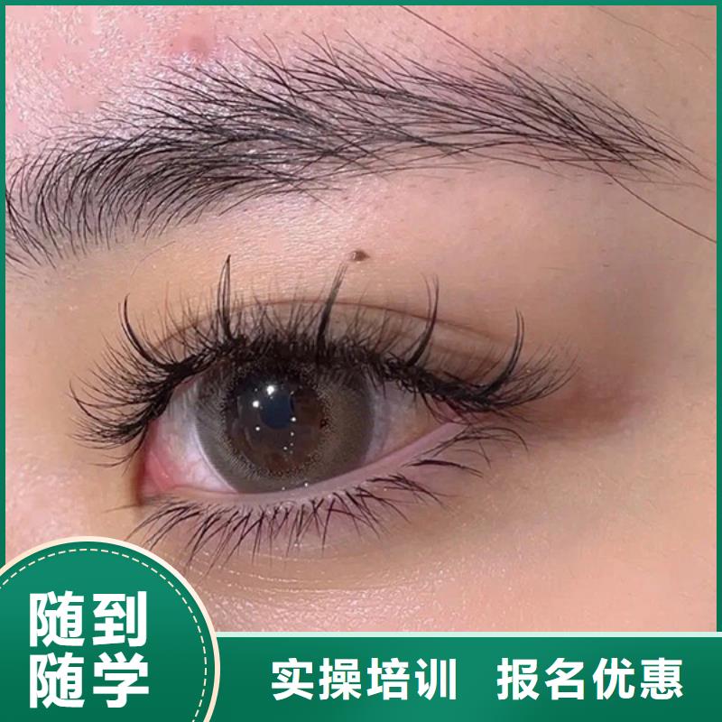 纹绣美发学校学真本领