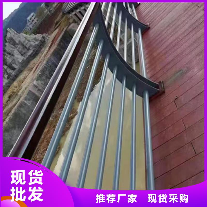 支持定制的木紋轉(zhuǎn)印景觀護(hù)欄供貨商