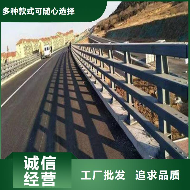 廠家熱線燈光防撞護欄