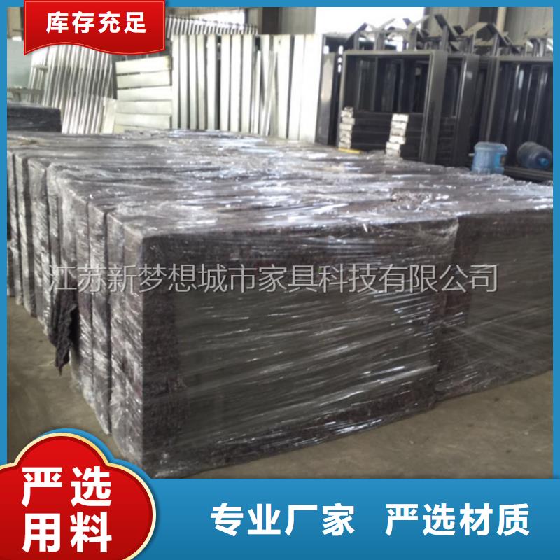 宣傳欄戶外垃圾箱做工精細(xì)