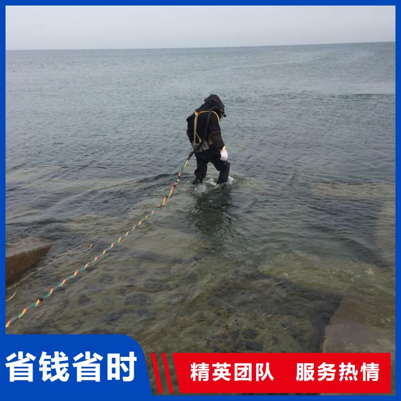 本地水鬼隊伍<水下管道堵漏>笑容依舊