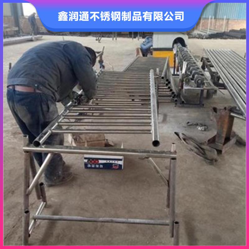 不銹鋼復(fù)合管不銹鋼橋梁防護(hù)欄桿廠家廠家批發(fā)價(jià)