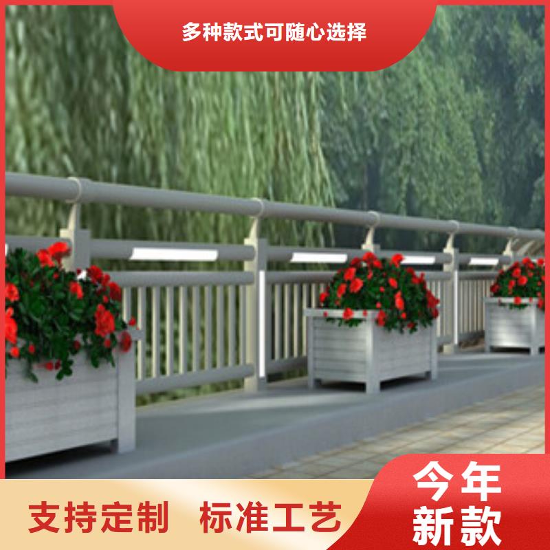 大橋大河欄桿生產(chǎn)不銹鋼復(fù)合管護(hù)欄擁有專業(yè)的技術(shù)團(tuán)隊(duì)