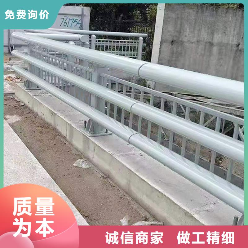 防撞燈光護(hù)欄實(shí)力雄厚