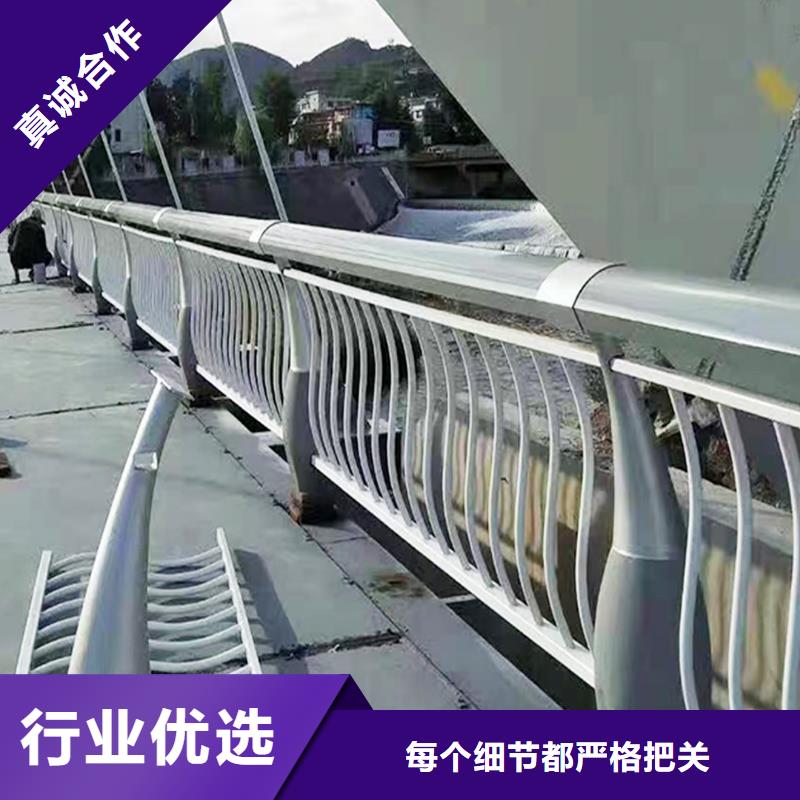 防撞燈光護(hù)欄實(shí)力雄厚